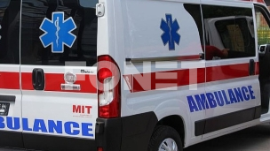 Deo drvene skele pao na ženu